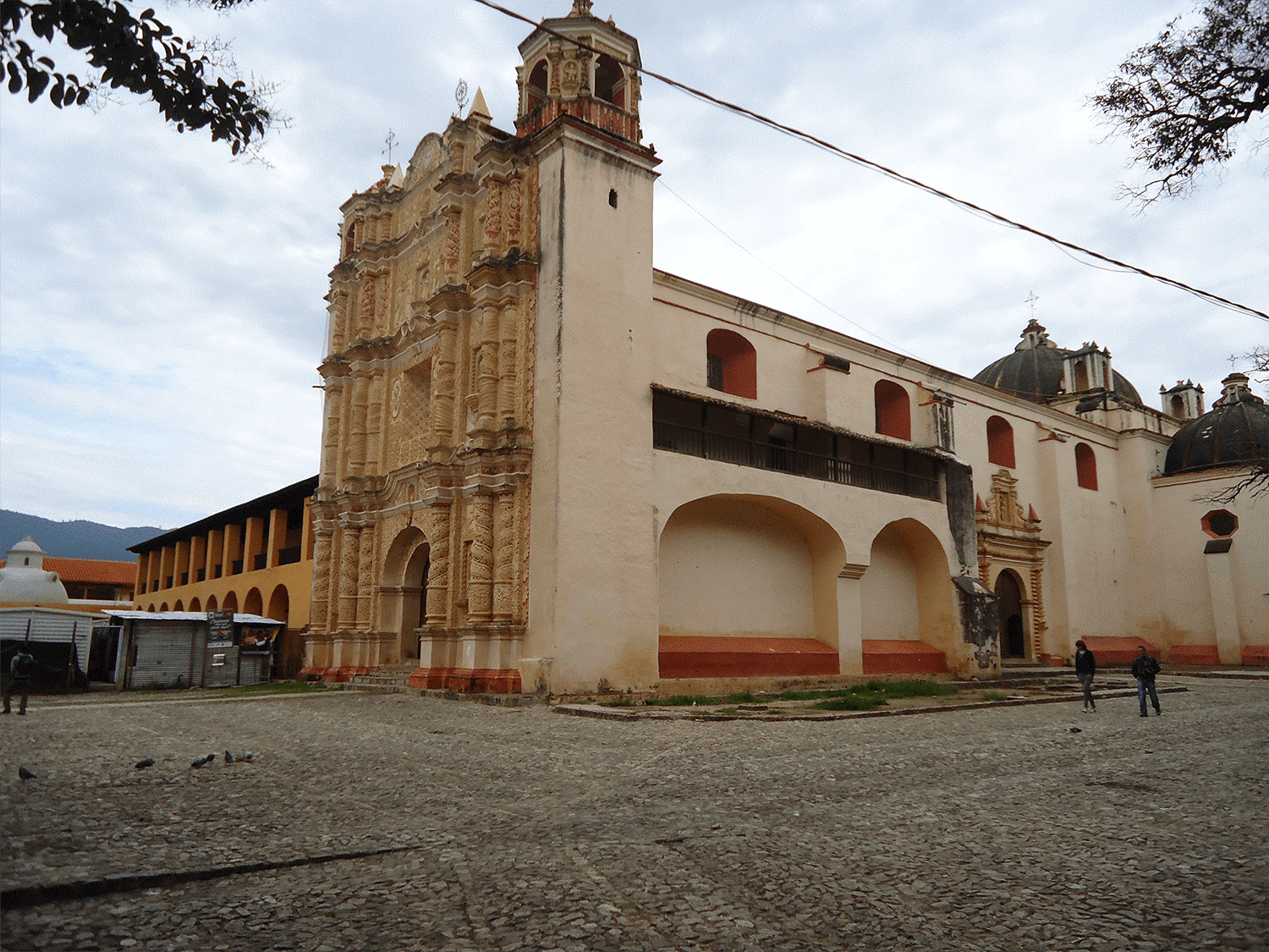 Una aproximación a las plazas actuales del Centro Histórico de San Cristóbal  de Las Casas, Chiapas / The current squares of the Historical Center in San  Cristóbal de Las Casas, Chiapas, an