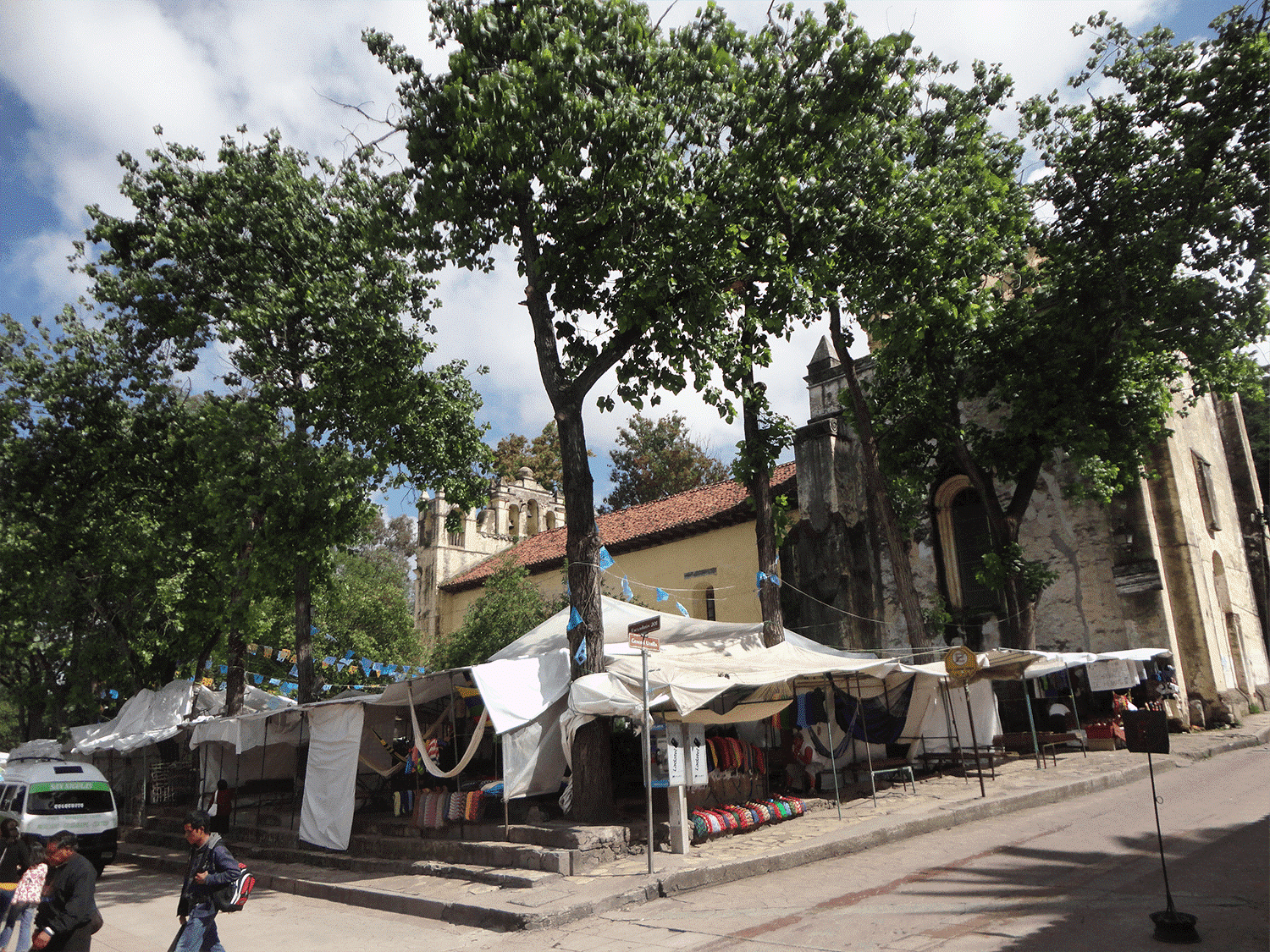 Una aproximación a las plazas actuales del Centro Histórico de San Cristóbal  de Las Casas, Chiapas / The current squares of the Historical Center in San  Cristóbal de Las Casas, Chiapas, an